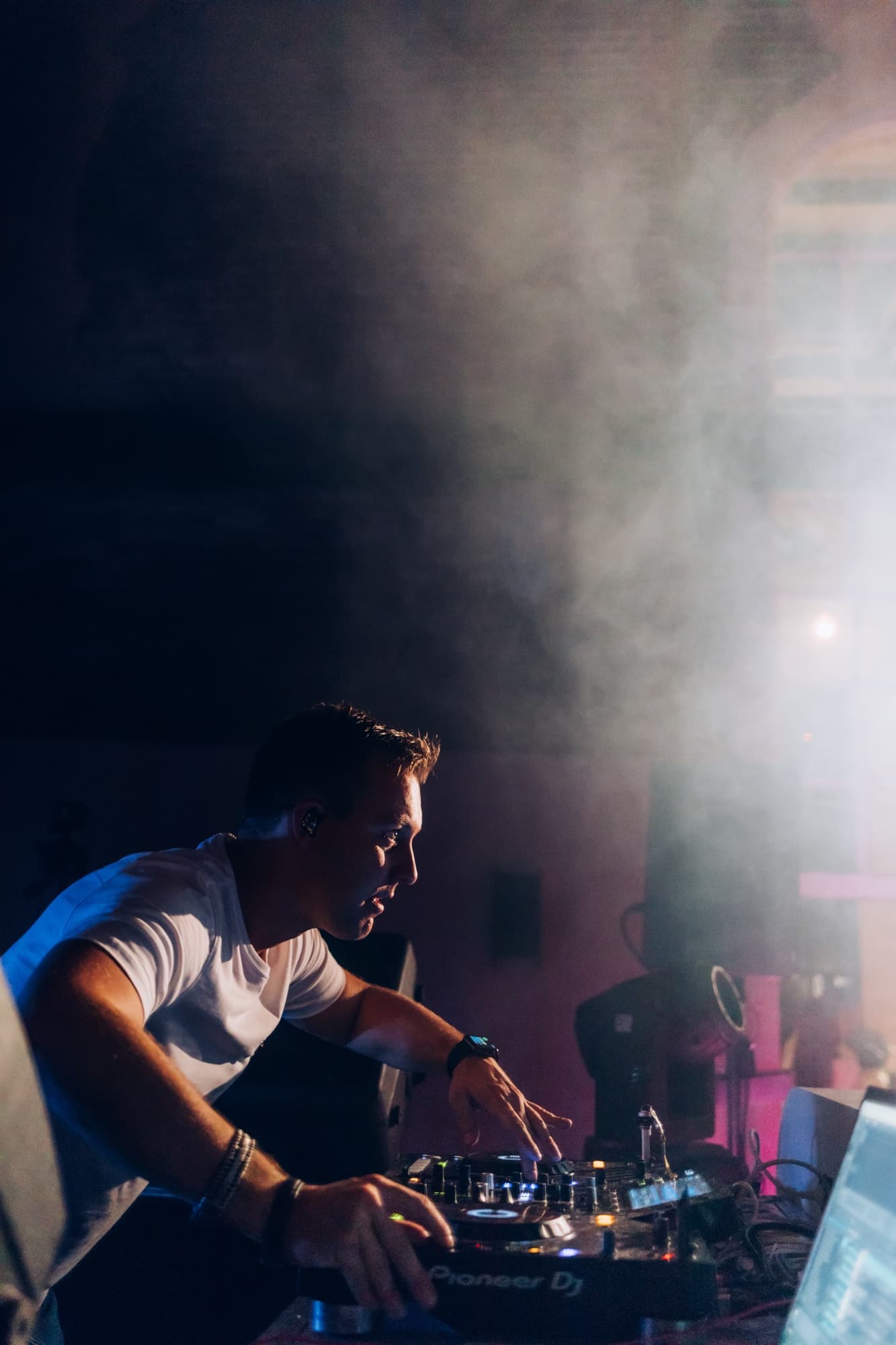 Wat kost een DJ op je bruiloft? Tips en prijzen