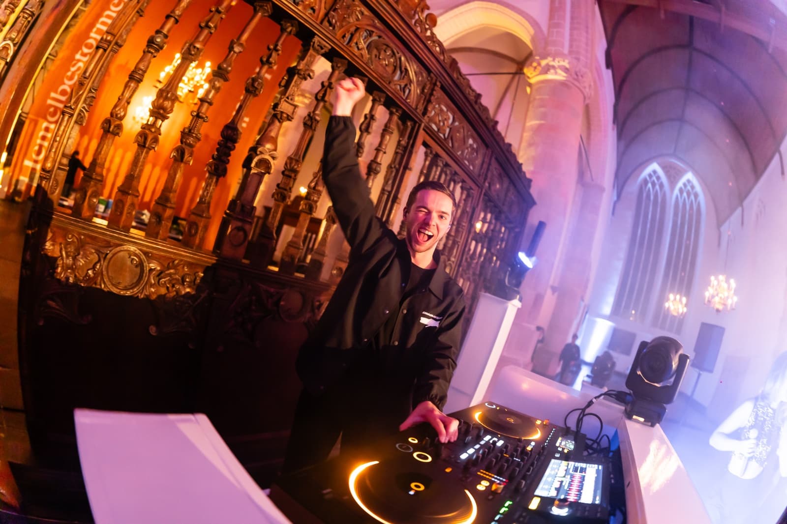 Live muziek vs Spotify: wat werkt beter op een feest?